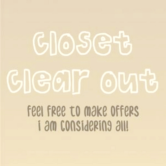 Close clear out Womens clothing - Picture 1 of 1